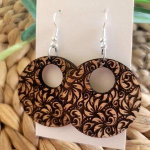 Round Foral engraved wood earrings, Wood  Earrings,  Earrings, Dangle Earrings, Wood Jewelry, Cherry wood. Trendy, round earrings,