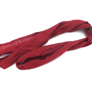Kersenrode skinny linnen sjaal: dunne hals, hoofd, haaraccessoire