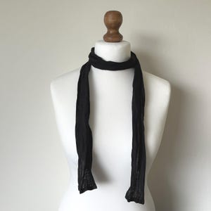 女性と男性用の黒の細身のリネンスカーフ 4インチ×56インチ / 10 x 142 cm
