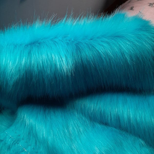 Fausse fourrure de luxe super douce bleu turquoise luxuriante, poils de 60 à 70 mm