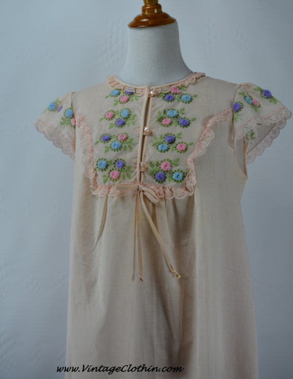 1960s Gileaf Pink Embroidered Nightgown, 1960s Nig