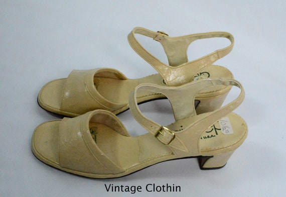 1981 Air Step Bone Color Sandals New 