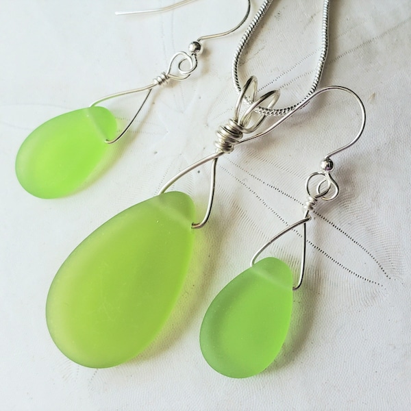 Soft Green sea glass jewelry set, frosted Peridot Green pear teardrop sea glass necklace earrings, Beach glass pendant earrings set