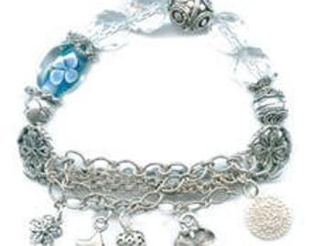 Azul de cristal y pulsera charms metal