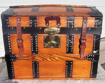 1870's 16 in. Antique Toy Doll Trunk