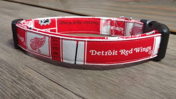 red wings dog collar