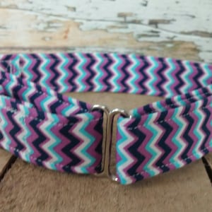 Lila Chevron Hundehalsband, lila Chevron Martingale Halsband,Chevron Hundehalsband,Streifen Hundehalsband, Martingale Hundehalsband, Halsband Leine