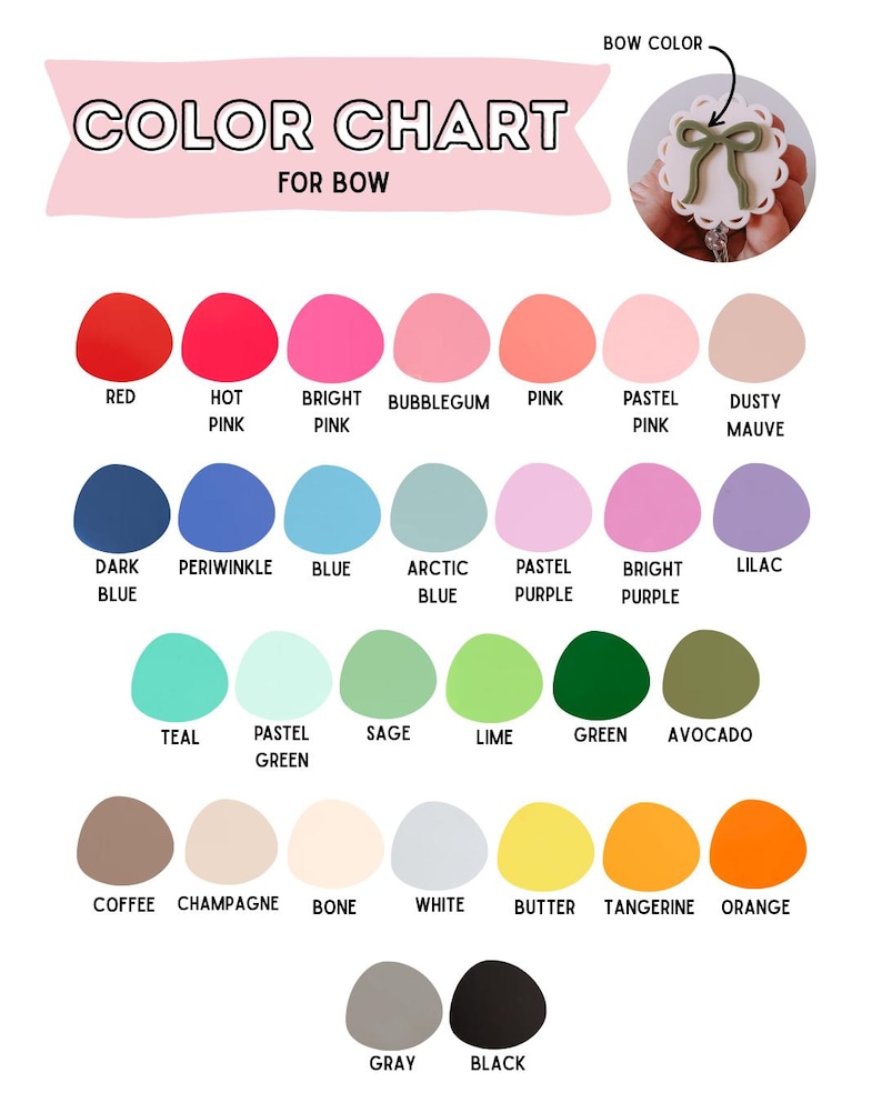 Op de afbeelding: Een kleurenkaart voor strikken, met een verscheidenheid aan kleuren, waaronder rood, roze, blauw, groen en neutrale tinten. De kaart bevat kleurnamen als "Bubblegum Pink", "Avocado" en "Tangerine". Een voorbeeldstrik is rechtsboven afgebeeld.