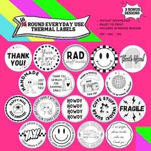Op de afbeelding: Een set van 18 ronde thermische labels in zwart en wit met verschillende ontwerpen. De labels bevatten zinnen zoals "Bedankt", "Handgemaakt", "Rad", "Howdy Howdy Howdy Howdy", "Breekbaar", "Maak een foto", "Maak je klaar om een beetje geobsedeerd te zijn", "Speciale bezorging", "Je bestelling is hier! Hoera!" en "Leuke spullen binnen".