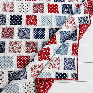 8 Sizes Market Square Quilt Pattern, PRINTED, Baby Lap Throw Twin Full Queen King, Precut Charm Squares, Layer Cakes FQs, Busy Hands Quilts