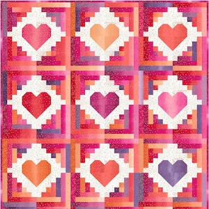 Peut inclure: Une courtepointe en patchwork avec un motif de cœur répété. Chaque cœur est d'une nuance différente de rouge, rose et orange, sur un fond blanc. La courtepointe est faite de pièces de tissu rectangulaires de différentes nuances de rose et d'orange.
