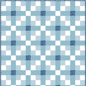Peut inclure: Une courtepointe bleue et blanche avec un motif à carreaux. La courtepointe est composée de carrés avec différents motifs floraux bleus. La courtepointe est bordée d'une garniture bleu foncé. Le texte "BUSY HANDS QUILTS buy handmade" est dans un cercle rouge dans le coin inférieur droit.