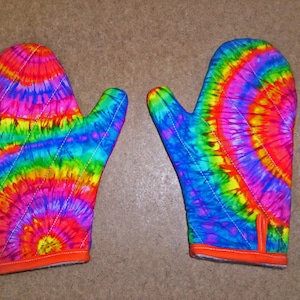 Child or junior size oven mitts, pair-Tie Dye