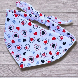 Hearts and paws Valentines Day dog bandana / beautiful bandanas / heart print dog gift / cute dog accessories / puppy scarf