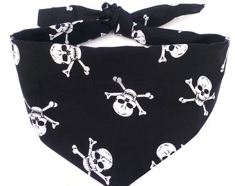 Skull and crossbones dog bandana / Pirate dog accessories / pet neckerchief / skull bandanas / gifts for dogs