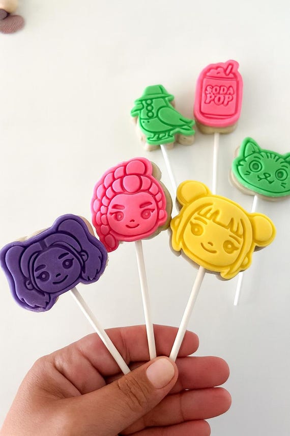 Cake pop Plunger mold with fondant embossing stamp and cutter