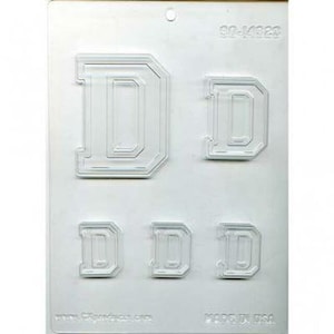Molde de chocolate con la letra "D" colegiada
