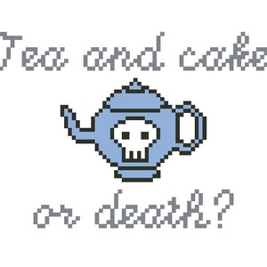 Peut inclure: Une théière bleue avec un motif de crâne et le texte "Thé et gâteau ou la mort ?" entourée de roses roses et de feuilles vertes.