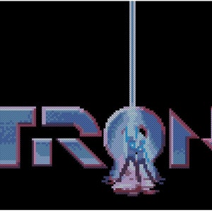 Puede incluir: Una imagen pixelada de la palabra "TRON" en azul y morado con un círculo azul y blanco en el centro.