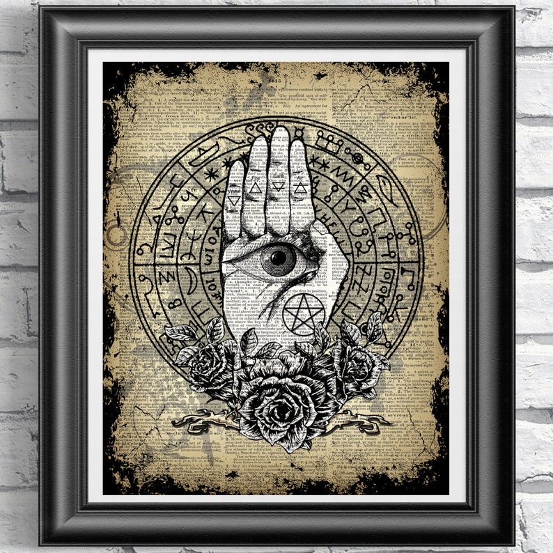 Puede incluir: Ilustraci&oacute;n en blanco y negro de una mano abierta con un ojo en la palma, rodeada de un c&iacute;rculo de s&iacute;mbolos y rosas. El texto "The perfect work of art" es visible en el fondo.