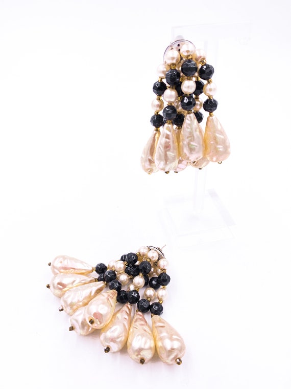 Black and White Pearl Earrings - image 3