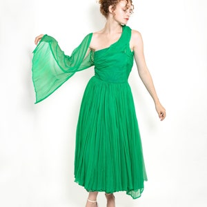 1950&#39;s Vintage Kelly Green Silk Chiffon Cocktail Dress