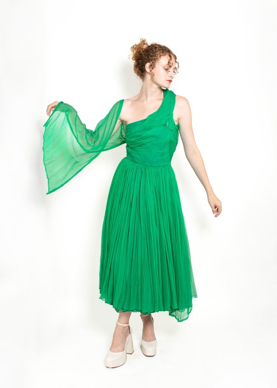 1950's Vintage Kelly Green Silk Chiffon Cocktail D