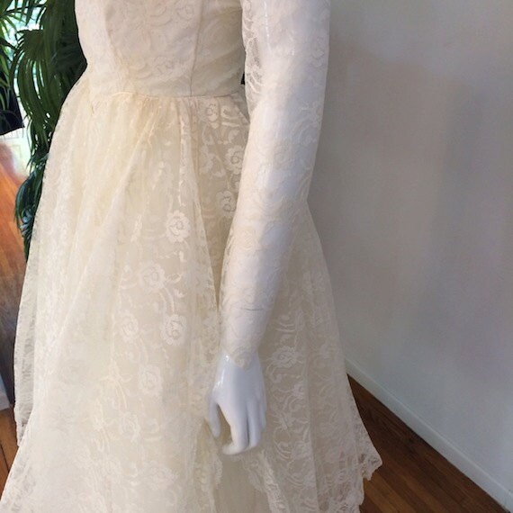 Vintage 1950's Tulle and Lace Wedding Dress.  Coc… - image 2