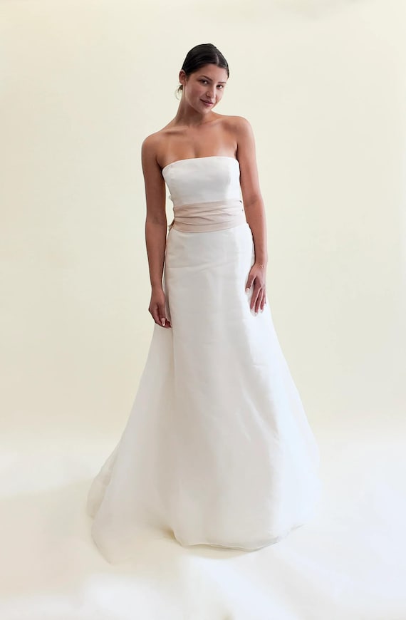 Vera Wang 2004 Strapless Silk Wedding Gown With Pale Pink Detachable Bow -  Etsy Israel