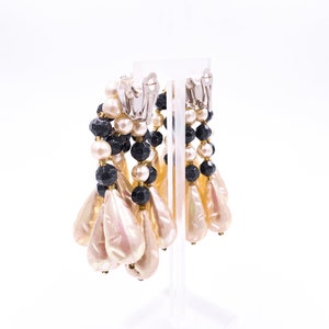 Black and White Pearl Earrings image 2