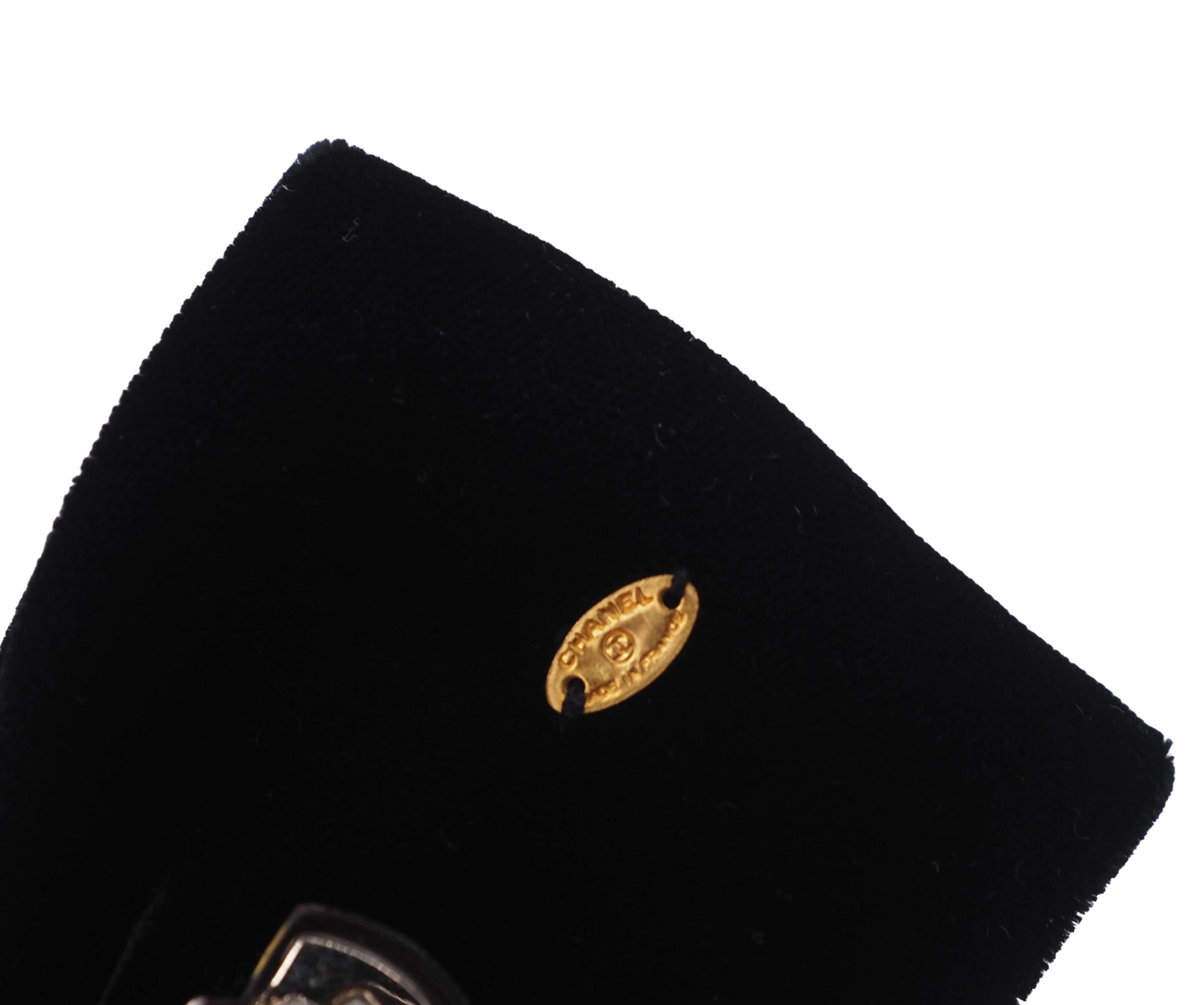 ? ChaneI Black 90s Retro Velour Velvet Gold Tone Signature Bow Barrett Clip Chanel Vintage 81 85 Years Black Velvet Rhinestone Gold  main image 3