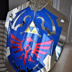 Hylian Shield - Twilight Princess - Steel-plated, Battle-Ready replica from Legend of Zelda