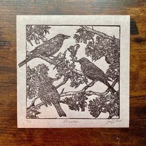 Rhiannon Drie Merels Een originele Linoprint op Japans Yuki-papier. 21x21cm. afbeelding 5