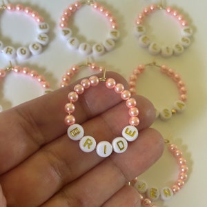 Personalisierte Weinglas Charms rosa Perlen, Gold Ton, Bachelorette Party Favors, Set von 14