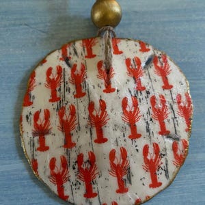 Ornament zanddollar rode kreeften, handgemaakt decoupaged, decor strandthema, tropisch kerstornament, zeeleven, cadeau-idee oceaanliefhebber