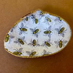 Bee Trinket Dish: Decoupaged Clam Shell with Gold Edge Jewelry Holder
