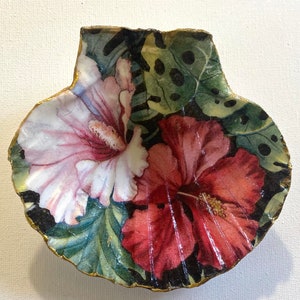 Hibiscus Shell Jewelry Trinket Holder, Tropics Decor, Fun Vibrant Coastal Decoration Handmade Decoupaged, Flower Lover Gift Idea