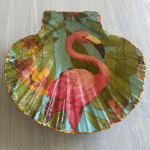 Flamingo Shell Jewelry Trinket Holder, Decoupaged Handmade Tropical Ring Dish, Coastal Beach Decoration, Bird Flamingo Lover Gift Idea