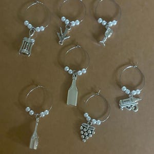 Set di 7 ciondoli per bicchieri da vino, ciondoli per bicchieri, con perle di vetro da 4 mm, adorabili ciondoli, regalo per gli amanti del vino, idea regalo per inaugurazione della casa