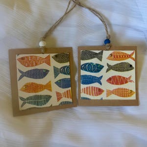 Etiquetas de regalo de pescado hechas a mano, gran adición como regalo para papá pescador, cuentas de colores a elegir, etiquetas de regalo en hilo natural