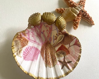 Seashell Ring Dish Decoupaged Scallop Shell Pearls Gold Painted Shells Trinket Holder Beach Decor Coastal Life Beach Lover Gift