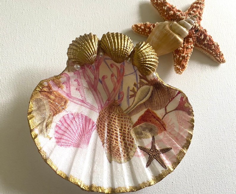 Seashell Ring Dish Decoupaged Scallop Shell Pearls Gold Painted Shells Trinket Holder Beach Decor Coastal Life Beach Lover Gift