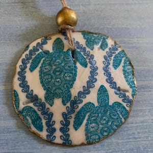 Sea Turtles Ornament, Handmade Decoupage Sand Dollar, Beach Theme Christmas Tree Hanging Ornament, Sea Life, Turtle Ocean Lover Gift Idea