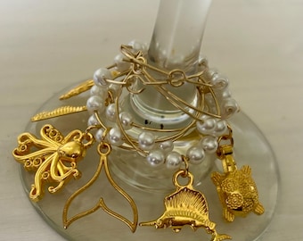 Marcadores de bebidas con forma de vida marina y perlas, juego de 8 marcadores de bebidas náuticos en tono dorado.