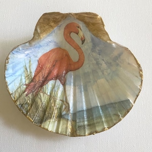 Flamingo pilgrimsmussla prydnadsfat: Decoupaged kustdekor