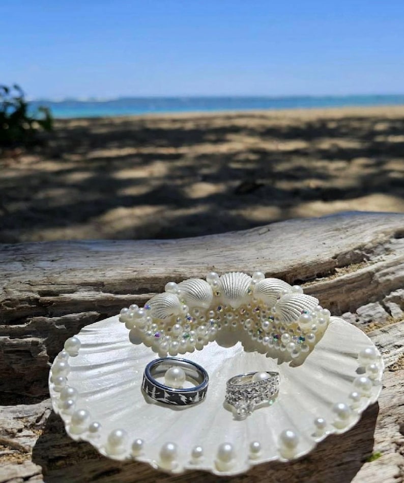 Muschel Ring Träger: Muschel Ring Halter: Hochzeit am Strand Ring mit Perlen Bild 2