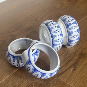 Vintage Blue White Ceramic Napkin Rings Set of 4, Philippine Pottery Table Decor, Cottage Coastal Dining, Chinoiserie Style Napkin Holders