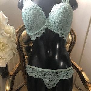 Pale mint green lace bra and panties set size U.K./US36F EU80G panties  UK14-16  US10-12 EU46-48