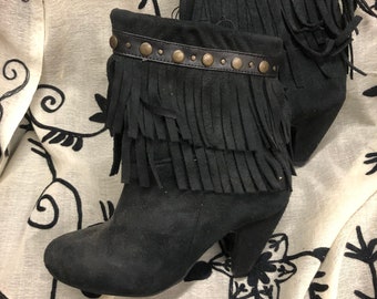 Faux suede ankle boots with decorative fringing and stud workz they have a chubkt cutaway Cuban heel size UK3 US5 EU36