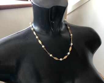 Very pretty and delicate gold effect filigree chain and faux pearl necklace